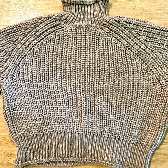 NWT Women’s Knit Sweater - Picture 3 of 5